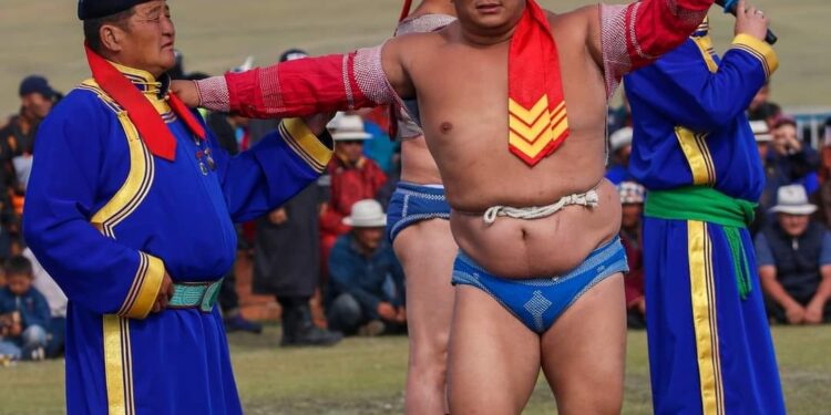 Монгол улсын даян аварга Н.Батсуурь түрүүлжээ