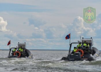 Буйр нуурын мандалд хийлдэг завьтай алга болсон 5 иргэнийг 10 цагийн дараа эсэн мэнд оллоо