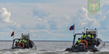 Буйр нуурын мандалд хийлдэг завьтай алга болсон 5 иргэнийг 10 цагийн дараа эсэн мэнд оллоо