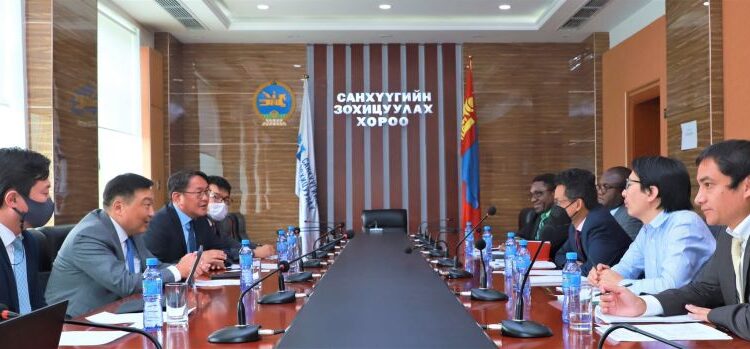 Дэлхийн банкны төлөөлөгчид СЗХ-нд зочлов