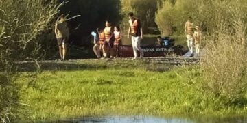 Голын салаанд боогдсон байсан бага  насны хүүхдүүдийг аварчээ