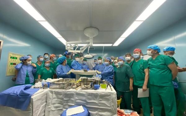 Элэг шилжүүлэн суулгуулсан Н.Энхжаргал охин эдгэрээд, эмнэлгээс гарчээ