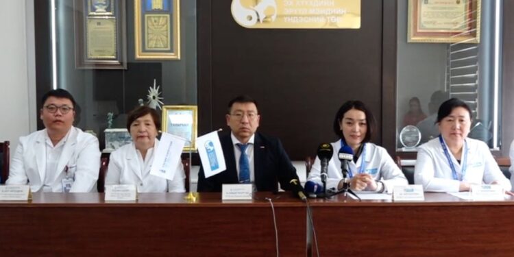 Долоон настай хүүхдэд төрсөн ээжээс нь элэг шилжүүлэн суулгах хагалгааг ЭХЭМҮТ-д амжилттай хийжээ