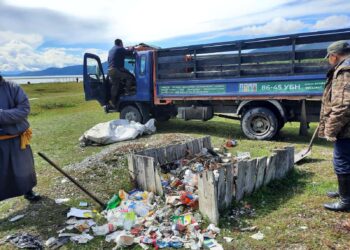 Хөвсгөл нуурын их цэвэрлэгээ дөрөв дэх өдрөө үргэлжилж байна