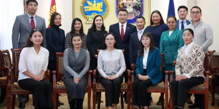 “Илгээлтийн багш” хөтөлбөрт хамрагдсан 16 залуу томилолтоо авлаа