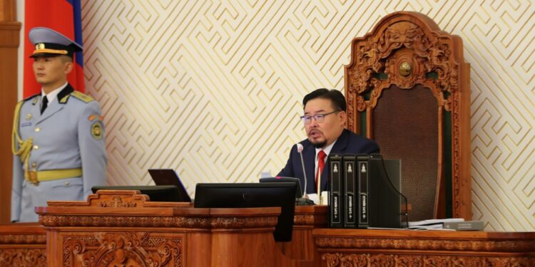 Г.Занданшатар: УИХ, Засгийн газар гар нийлж ажиллах шаардлага үүслээ