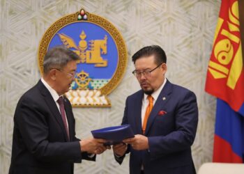 Үндсэн хуульд нэмэлт, өөрчлөлт оруулах журмын тухай хуульд нэмэлт оруулах тухай хуулийн төслийг өргөн мэдүүлэв