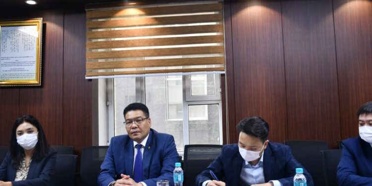 Эрүүл мэндийн сайд С.Энхболд НҮБ-ын Хүн амын сангийн Тэргүүн Др.Халид Шарифиг хүлээн авч уулзав