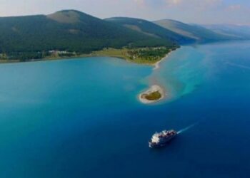 Хөвсгөл нуурт живсэн машинуудыг гаргах судалгааг эхлүүлжээ