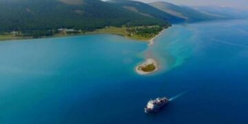 Хөвсгөл нуурт живсэн машинуудыг гаргах судалгааг эхлүүлжээ