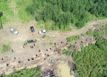 Хууль бусаар алт олборлож байсан 360 хүнийг уулнаас албадан буулгажээ