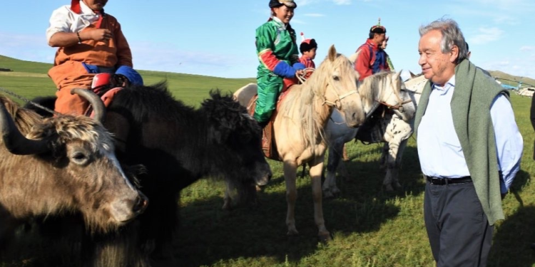 Антонио Гутерреш малчин гэр бүлтэй танилцлаа