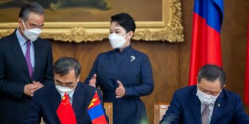 Санамж бичигт гарын үсэг зурлаа