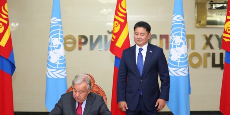 НҮБ-ын ЕНБД Төрийн ордны Хүндэт зочны дэвтэрт гарын үсэг зурав