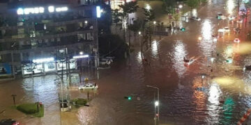 Өмнөд Солонгосын төвд хүчтэй аадар бороо орсны улмаас долоон хүн нас баржээ