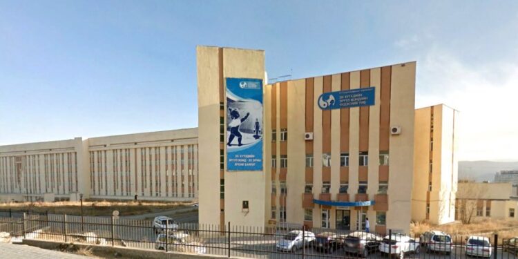 Эх нялхасийн эмнэлэг 300 ажилчдынхаа үндсэн цалинг 20 ХУВИАР НЭМЭГДҮҮЛЖЭЭ