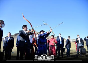 Ли Жаньшу Монгол дархлаа болсон эрийн гурван наадам үзэж сонирхов