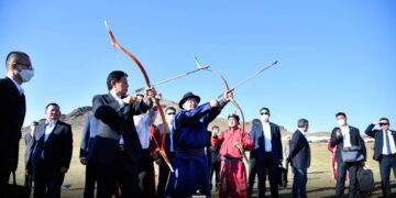 Ли Жаньшу Монгол дархлаа болсон эрийн гурван наадам үзэж сонирхов