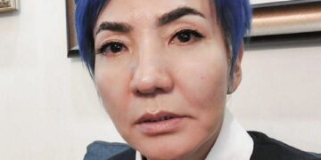 "Цэнхэр үст" Цэрэнг гадны улс руу зорчих гэж байхад нь цагдаагийн байгууллагаас саатуулжээ