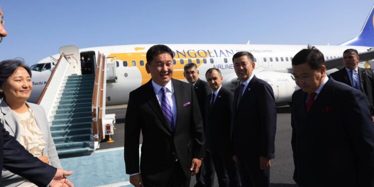 Ерөнхийлөгч У.Хүрэлсүхийг Узбекистаны Ерөнхий сайд угтан авлаа 