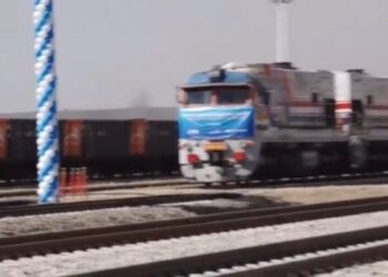 Тавантолгой-Гашуунсухайт чиглэлийн төмөр зам анхны тээврээ хийлээ