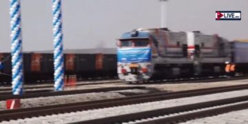 Тавантолгой-Гашуунсухайт чиглэлийн төмөр зам анхны тээврээ хийлээ