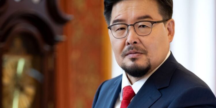 Г.Занданшатар: Хүүхдийн 100 мянган төгрөгийг намрын чуулганаар хасна