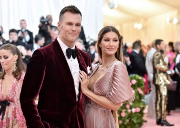 Супермодель Жизель Бюндхен нөхрөөсөө салж буйгаа зарлалаа