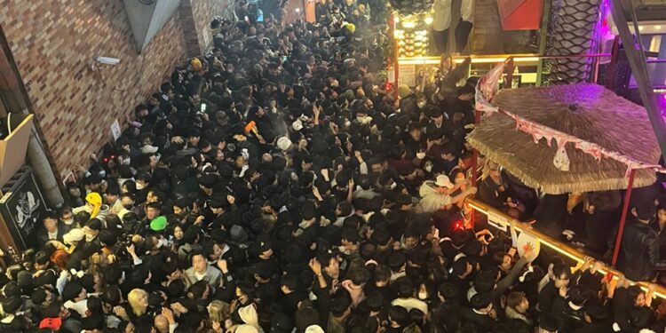 Сөүл: Итэвоны аюулаас амьд үлдэгсэд ийн ярьжээ