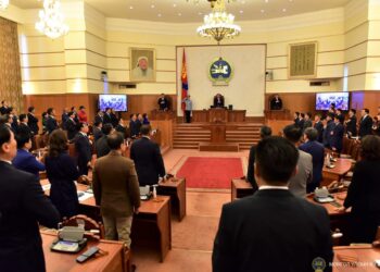 Гадаад валютын нөөц 2.4 тэрбум ам.доллар болж буурсан нь аюулын харанга дэлдэж байна