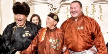 Дархан аварга Ж.Мөнхбат агсны хөшөөг хүүхдийн паркт барина