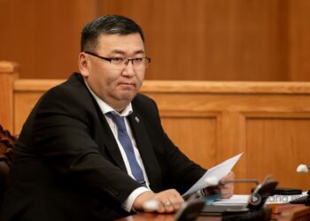 Ц.Туваан: Хөдөөд цалингаа голж төрийн албаныхан самар, солонгос хоёрлуу л явж байна