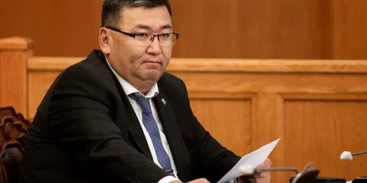 Ц.Туваан: Хөдөөд цалингаа голж төрийн албаныхан самар, солонгос хоёрлуу л явж байна