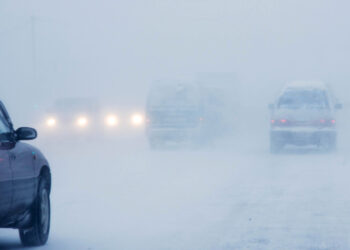 Баруун болон төвийн аймгуудын нутгаар цасан шуурга шуурч, хүйтэрнэ