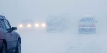Баруун болон төвийн аймгуудын нутгаар цасан шуурга шуурч, хүйтэрнэ