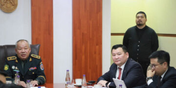 Хугацаат цэргийн албанд татагдсан залуусыг хэрхэвч дэглэж болохгүйг сануулав