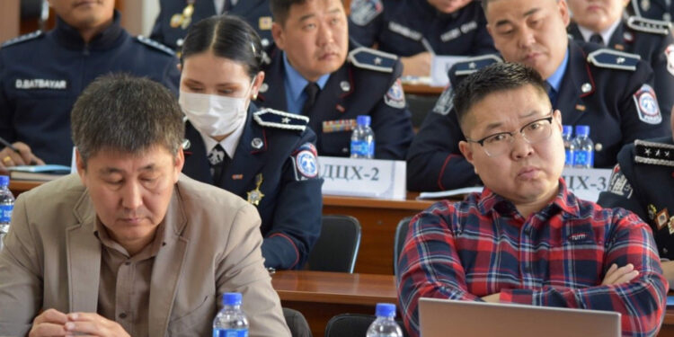 Эмэгтэйчүүд архидан, согтуурч буй асуудалд анхаарах талаар зөвлөлдөв