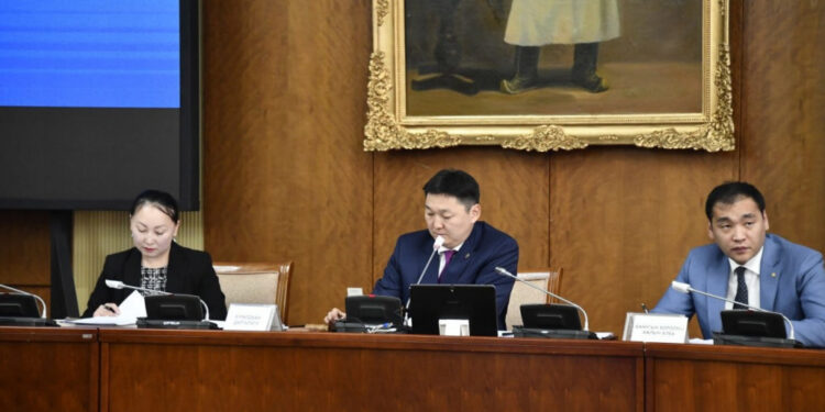 Соёлын сайд Ч.Номингийн төсвийг 100 сая төгрөгөөр хасав