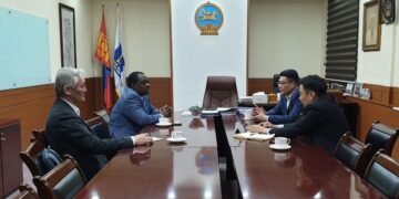 Бүх сумын эмнэлгийг нарны эрчим хүч, халуун устай болгоно