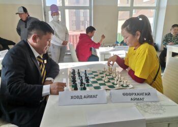 Сонсголгүй иргэд шатраар өрсөлдөж аваргуудаа тодруулжээ