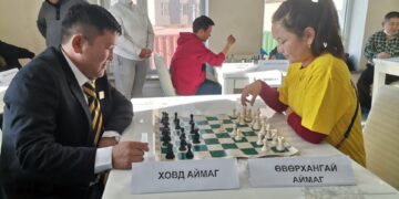 Сонсголгүй иргэд шатраар өрсөлдөж аваргуудаа тодруулжээ