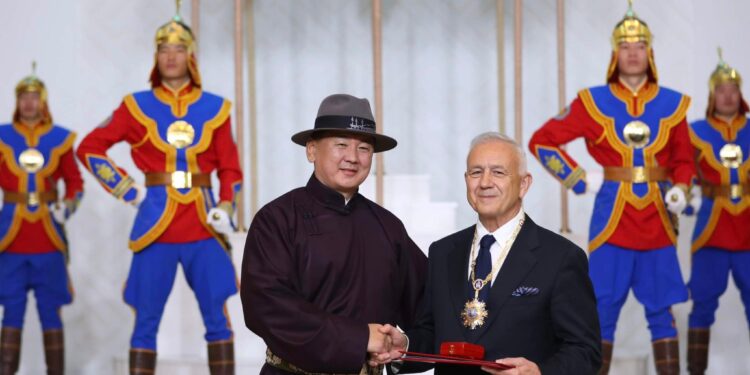 АНУ-ын иргэн Жак Уэтерфорд, Академич Д.Доржготов нарт “Чингис хаан” тэргүүн зэргийн одон хүртээв