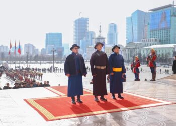 Их эзэн Чингис хааны хөшөөнд хүндэтгэл үзүүлэв