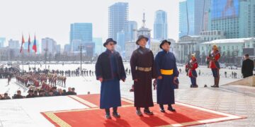 Их эзэн Чингис хааны хөшөөнд хүндэтгэл үзүүлэв