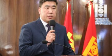 Ц.Идэрбат: Аймгийн төвийн сумдууд боловсон хүчний хомсдолд орсон нь үнэн