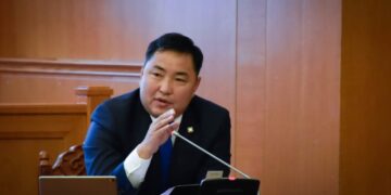 Хувийн хэвшлийн 500 компанийн захиралд албан паспорт гаргаж өгөх ёстой гэв