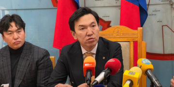 БНСУ-д олон жил ажиллаж, амьдарч буй аав ээжтэйгээ 11 хүүхэд очиж уулзана