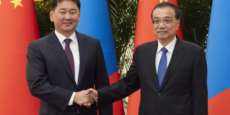 Ерөнхийлөгч У.Хүрэлсүхэд БНХАУ-ын Төрийн зөвлөлийн Ерөнхий сайд Ли Көчян бараалхав