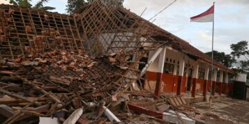 Индонезид газар хөдөлж 162 хүн нас баржээ