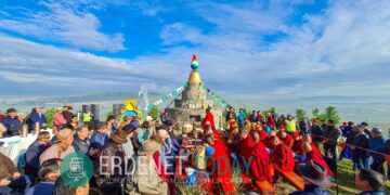 Уурхайчид “ЭРДЭНЭТ МАНДАЛ” овоогоо тахилаа